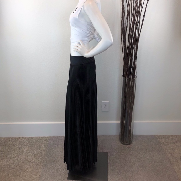 SOLD Dominique De Sentino | Pleated Palazzo Pants - Picture 5 of 7